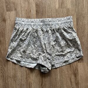 Varley Kallin Running Shorts 1.5" Snake Print Size Large Athletic